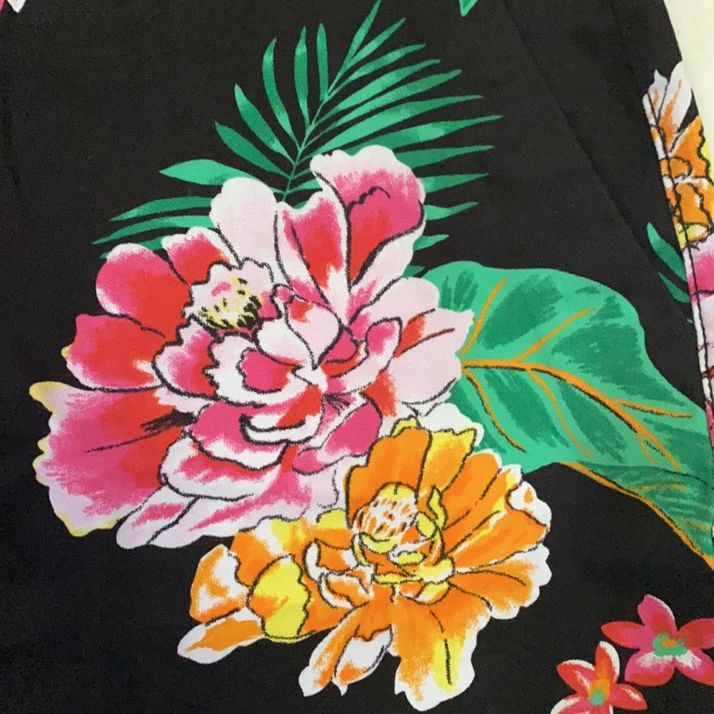 Old Navy Tropical Floral Shorts - Picture 4 of 4